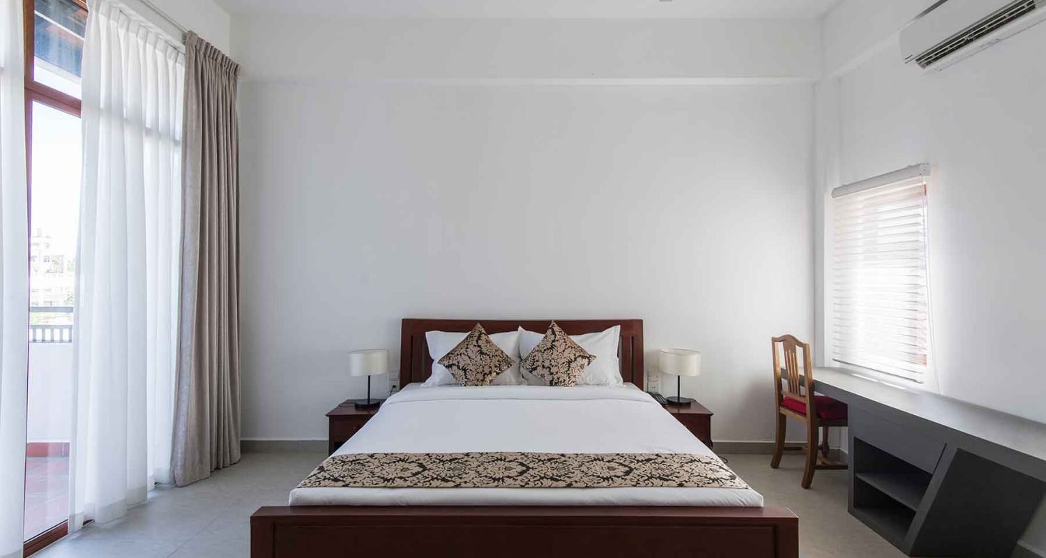 interior-design-big-modern-bedroom-PXVBE83.jpg